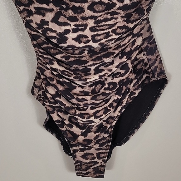 Niptuck Women One Piece Swimsuit Size 6 Leopard Print Ruched Slimming Padded Cup - Picture 4 of 7